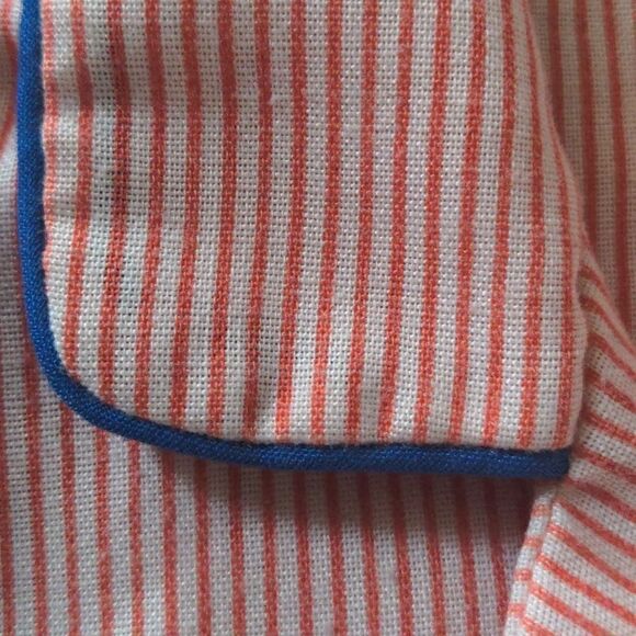 SilvilĀ redāandāwhiteāstripedāš5āforā$25ā - Picture 7 of 7